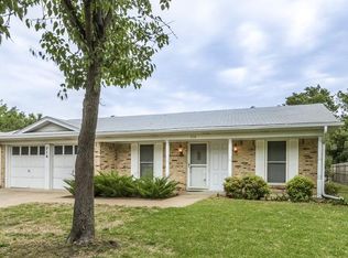 716 Ponderosa Dr, Hurst, TX 76053