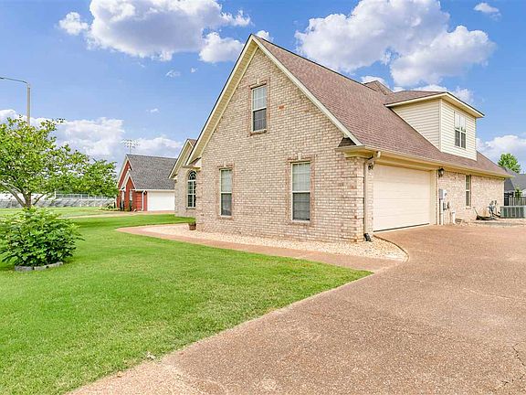 2nd image of 226 Willow Springs Dr