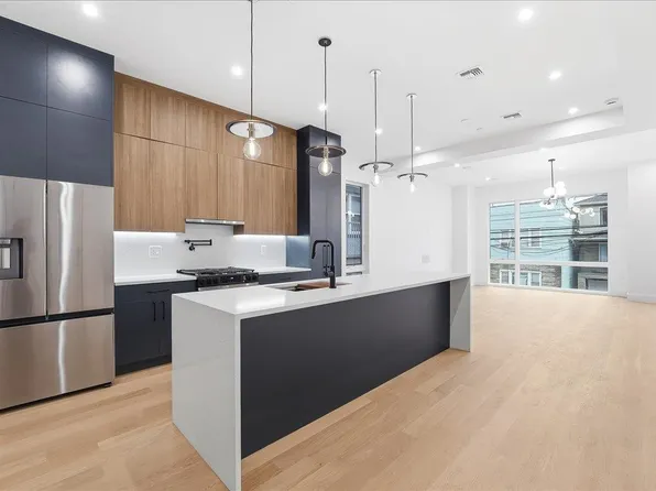 105 Laidlaw Avenue image 3 of 23