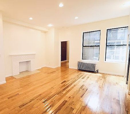 1st image of 28 W 47th St APT 3R