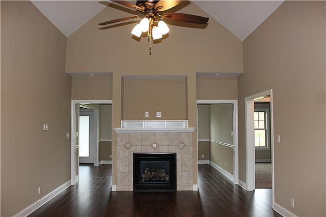 2nd image of 2600 Hedgerow Ln