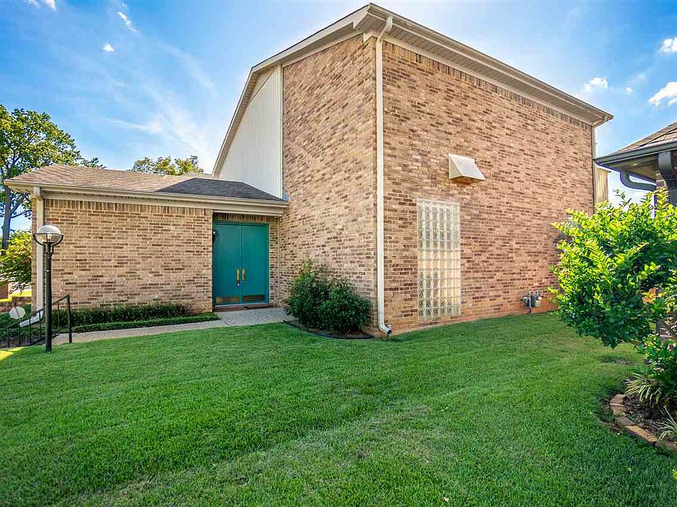 1st image of 519 Castlemaine Cir