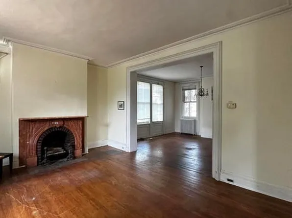 188 Davis Avenue image 5 of 14