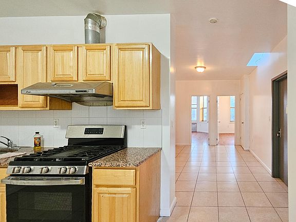 4th image of 1026 39th St #2