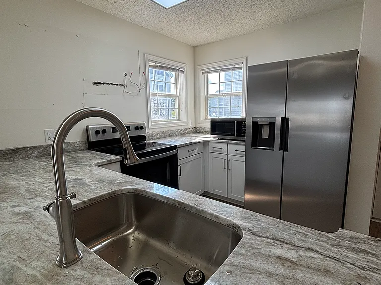 182 University Village Dr #E — Photo 3