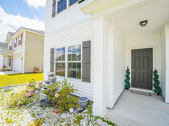4th image of 300 Brightleaf Cir