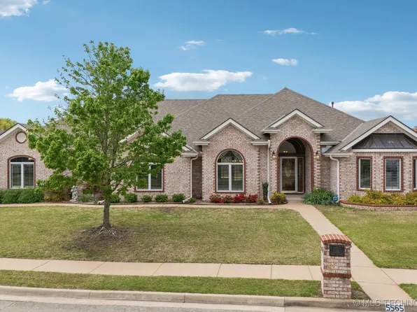 5565 NE Parkhill Dr, Bartlesville, OK 74006