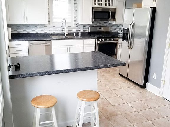 5th image of 1266 Bayard Ave