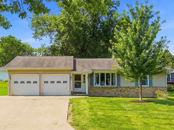 103 Valley Rd, Williamsburg, IA 52361