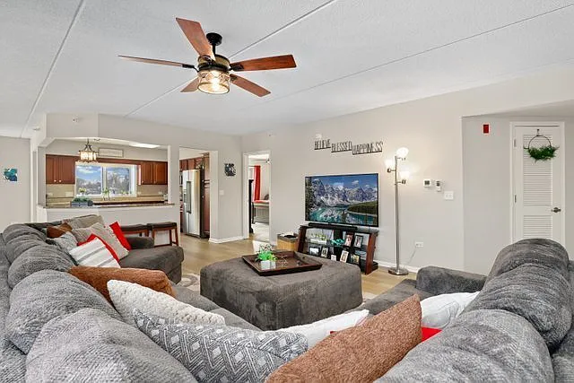 225 Main St #214 — Photo 3