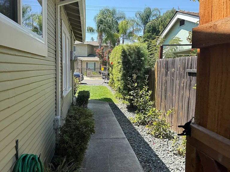 2109 55th St — Photo 16