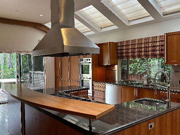 2nd image of 628 N Elm Dr
