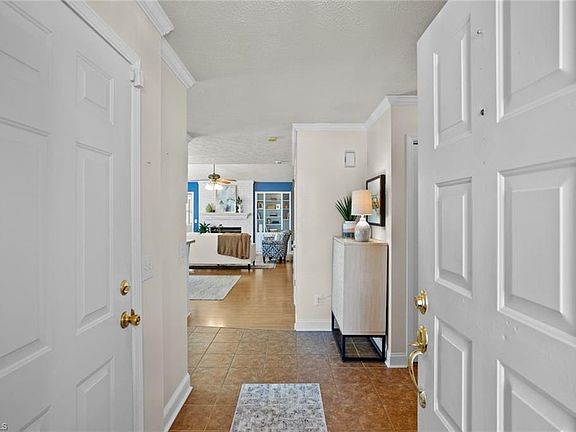 4th image of 160 Royal View Dr #2