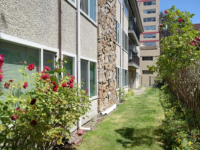 718 2nd Ave W — Photo 22