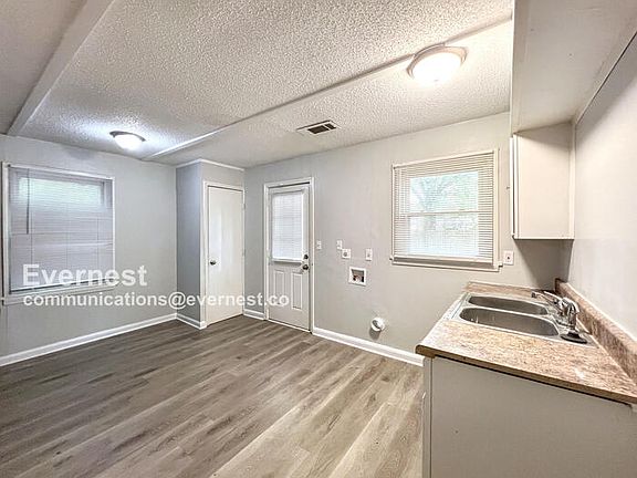 3rd image of 533 Burkman Dr