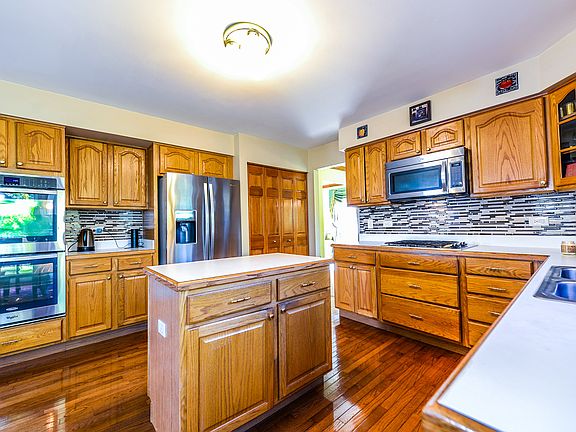 4th image of 1528 Longmeadow Ln