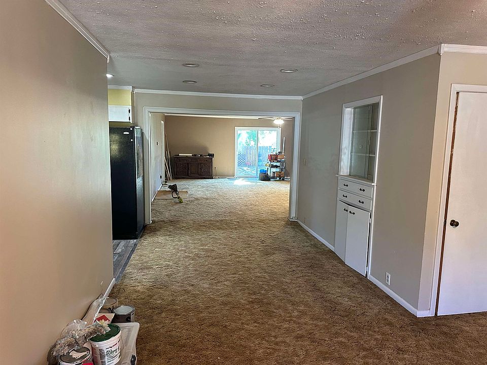 2nd image of 210 N 3rd St