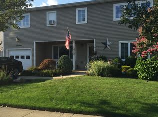 14 Wendell St, Plainview, NY 11803