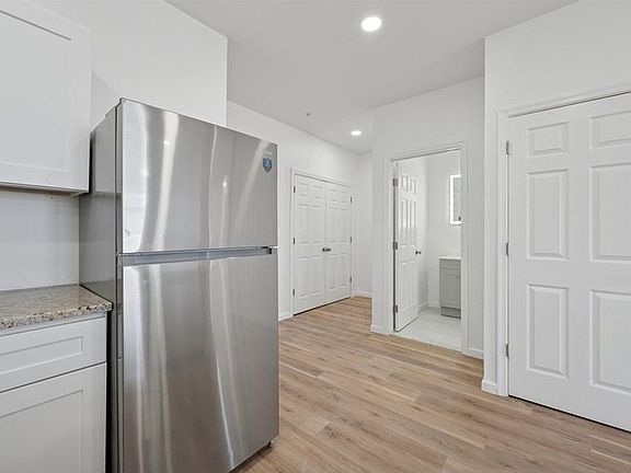 2nd image of 4512 Lancaster Ave Unit 2B