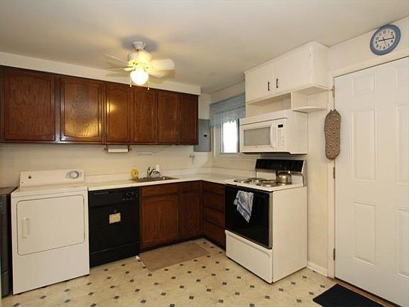 5th image of 2157 Terrylynn Ave