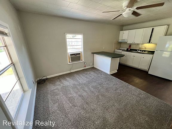 4th image of 4512 Peach St #3