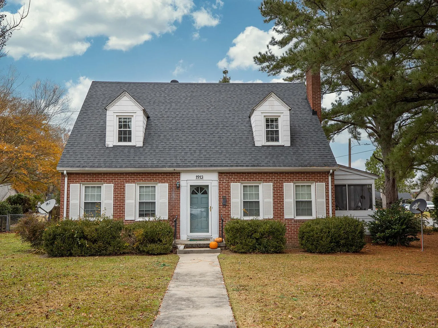 4 bed, 1890 sqft, $3,200 — Photo 1