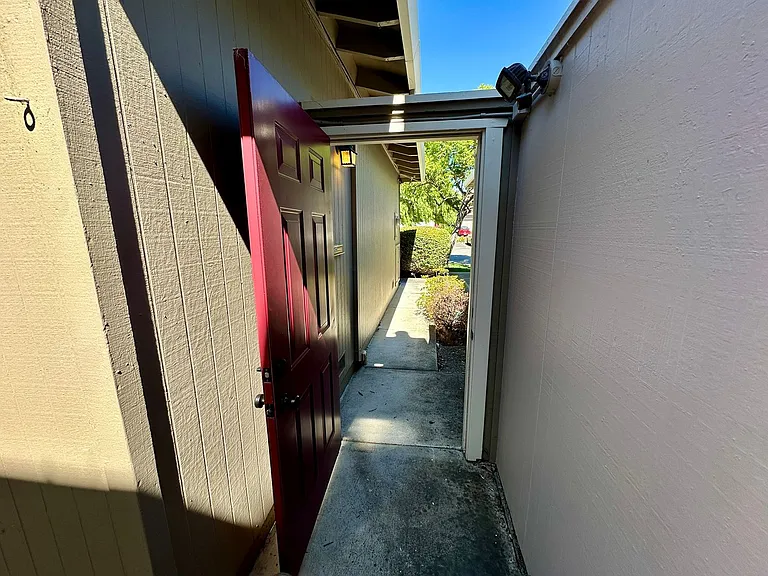 454 Poppy Pl — Photo 2