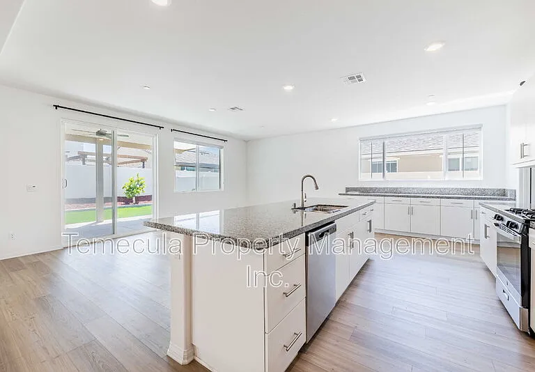 1816 Tapaderos St — Photo 6