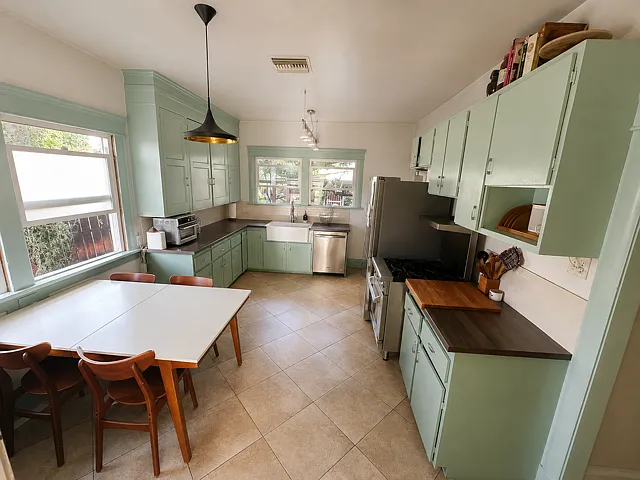 2918 S Burnside Ave — Photo 5