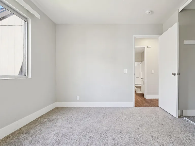 Kentwood Apartments — Photo 6