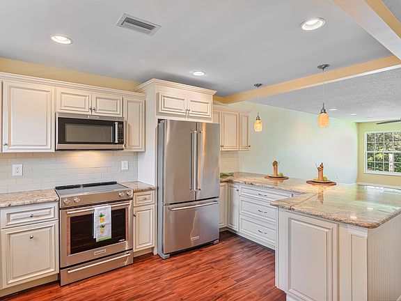 4th image of 900 Jasmine Ln #203A