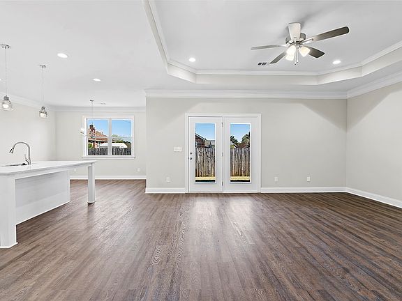 5th image of 139 Whirlaway Ct