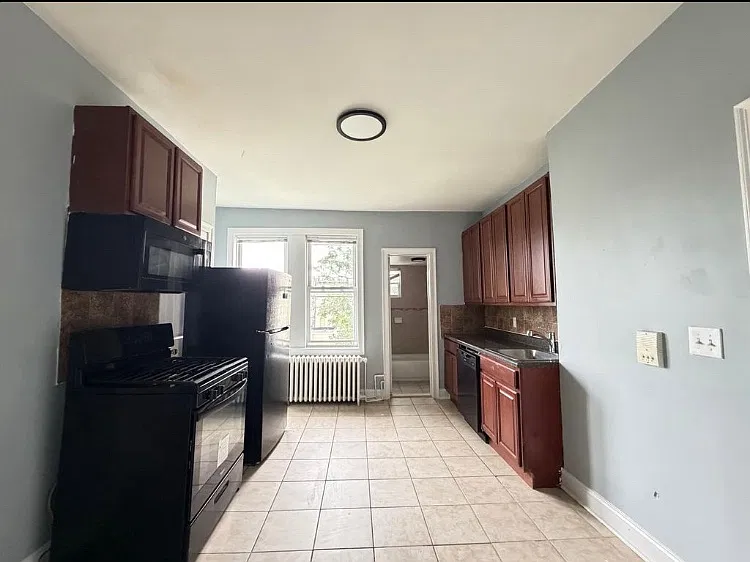 2 bed, $2,050 — Photo 3
