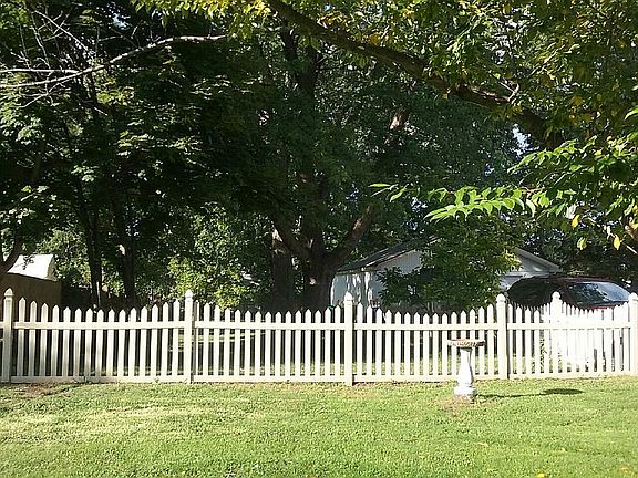 4th image of 22717 Lake Blvd