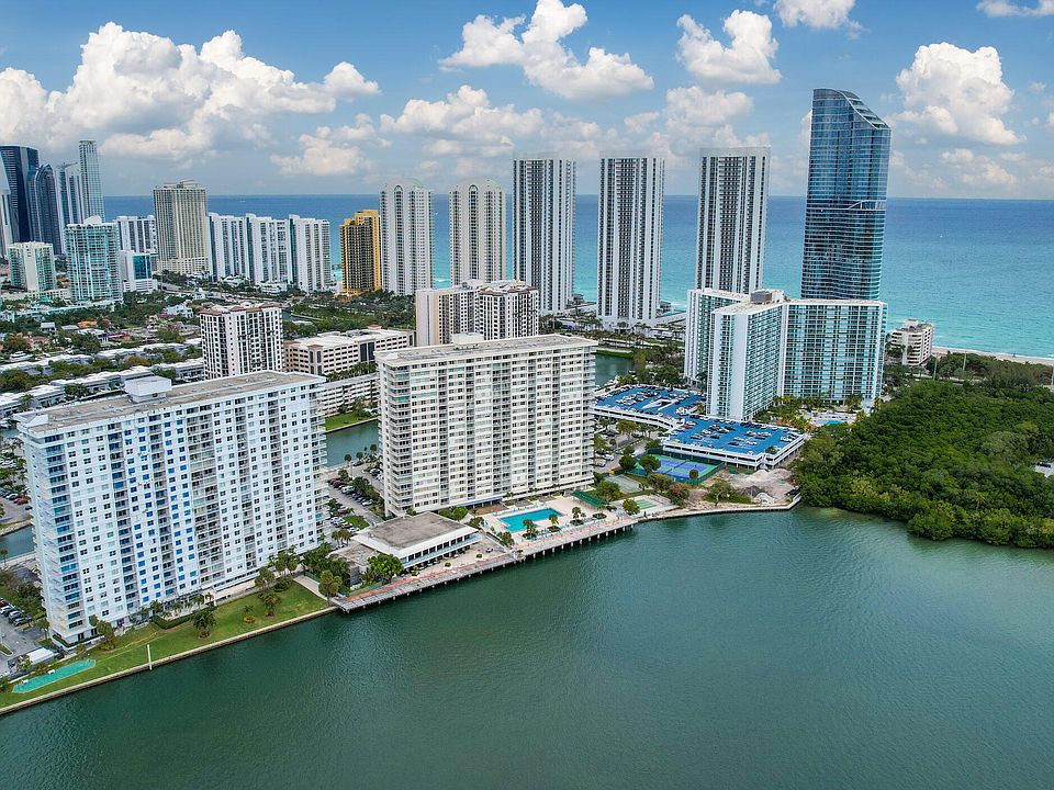 1st image of 300 Bayview Drive #208