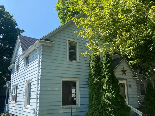 249 E Lincoln Ave, Ionia, MI 48846