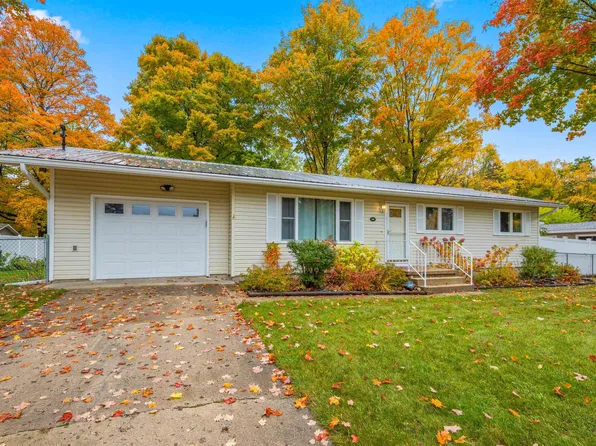 901 Green Acres St, Bellaire, MI 49615