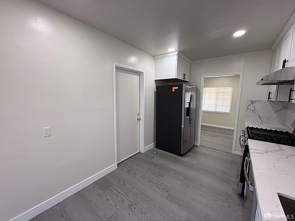 5th image of 25696 Lander Ave