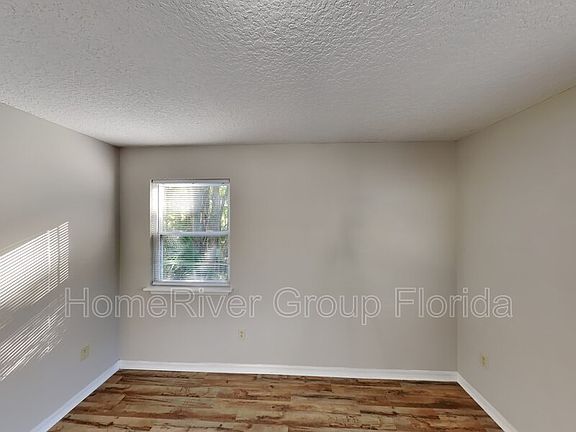 4th image of 1044 Brown St