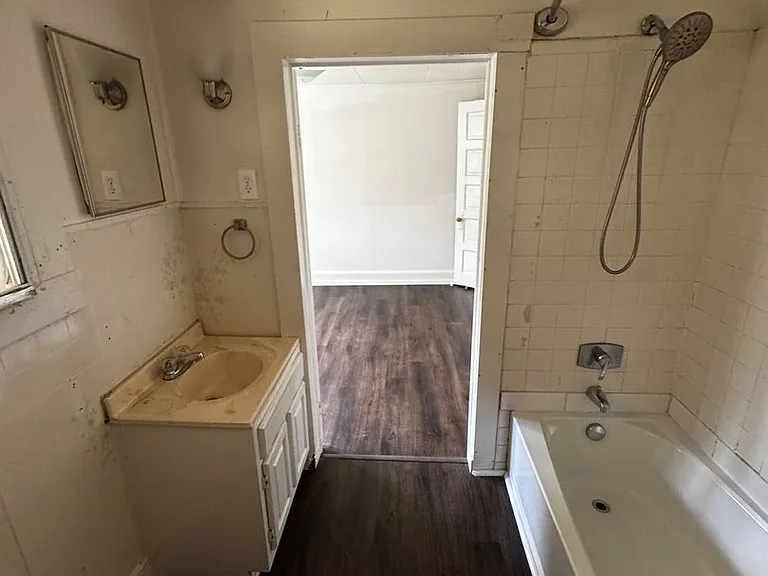833 Kings Rd — Photo 46