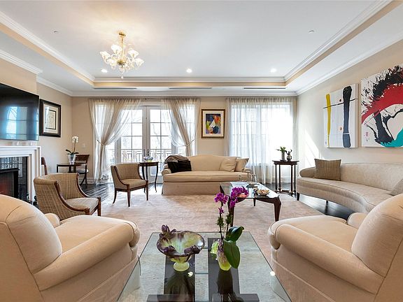 5th image of 3000 Royal Ct Unit 3101