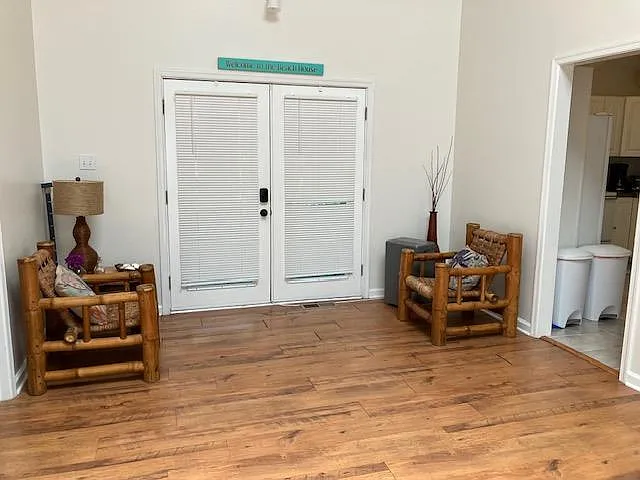 3 bed, 1296 sqft, $2,100 — Photo 2
