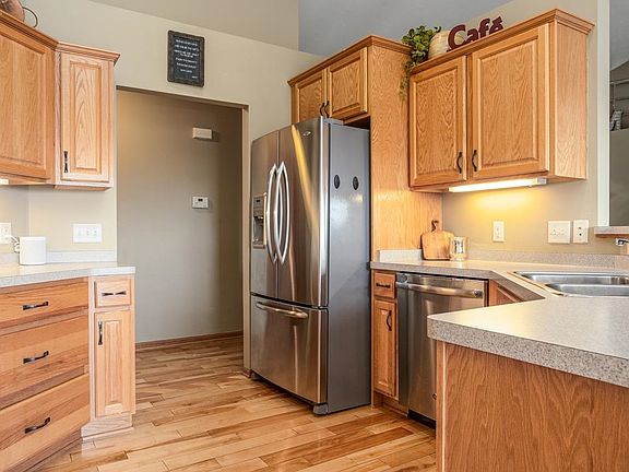 3rd image of 3918 Briar Crest Dr