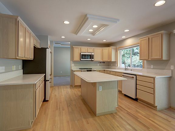 5th image of 17610 SE 257th Ct