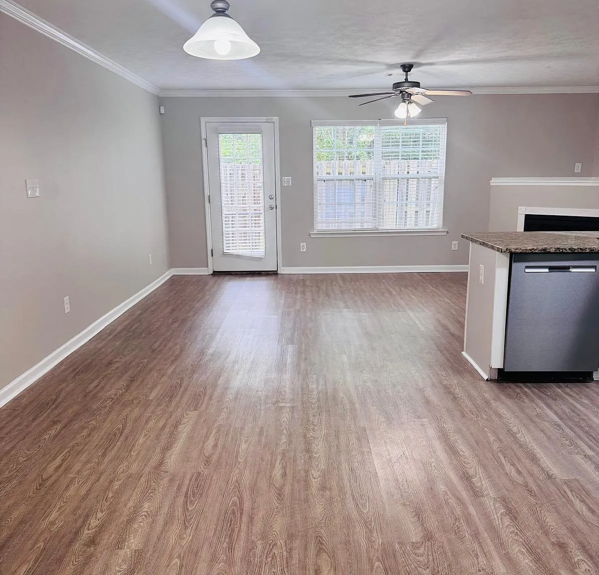 3 bed, 2.5 bath, 1974 sqft, $1,800 — Photo 4