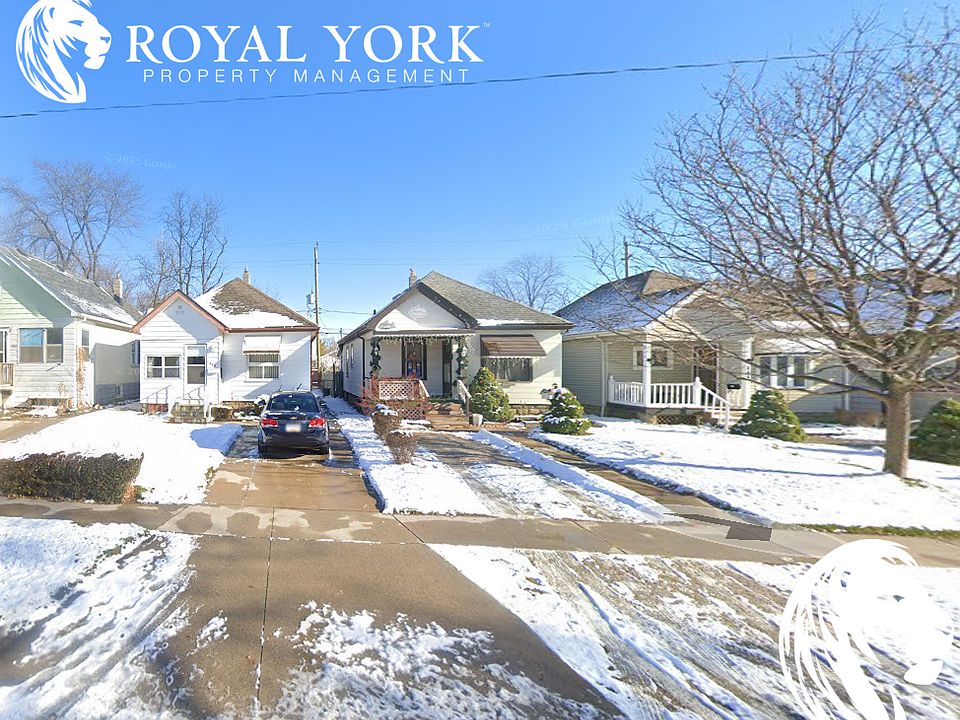 2nd image of 450 McKay Ave