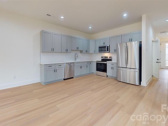 5th image of 2520 Elmin St