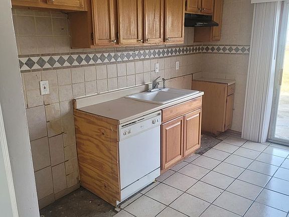 3rd image of 26608 Kathy St