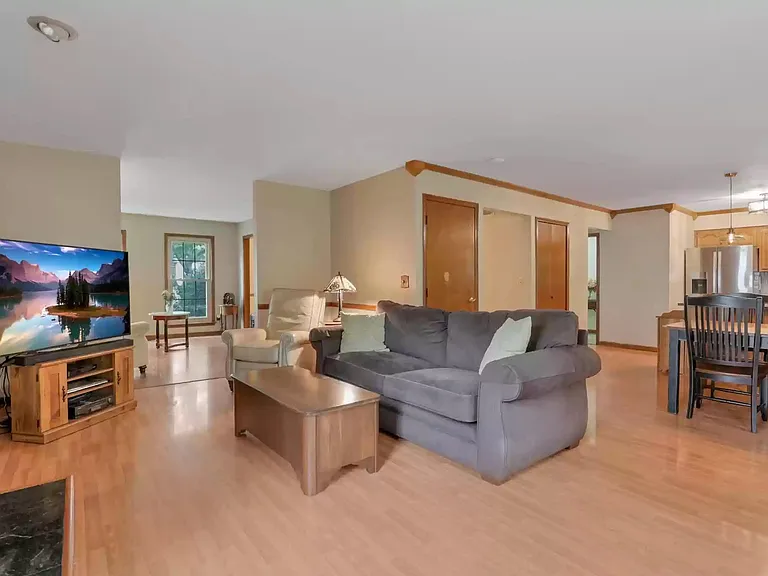 155 Mackenzie Dr — Photo 9
