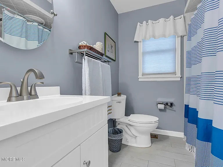 1204 Holly Pl — Photo 10